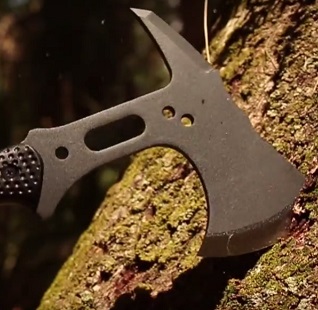 Schrade SCAXE5 Full Tang Axe test